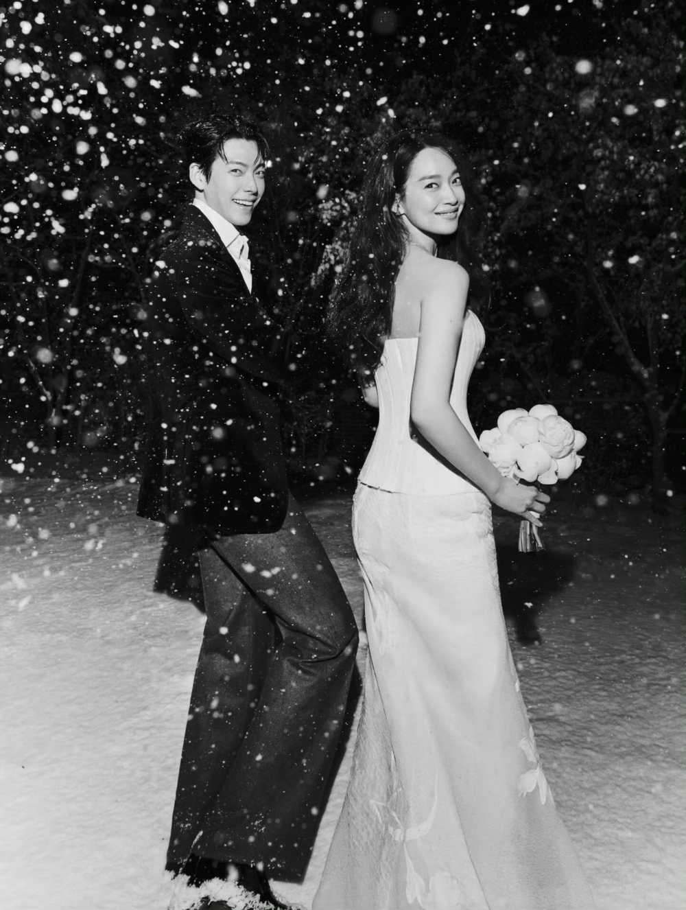 金宇彬與申敏兒結婚當天公開的初雪婚紗照