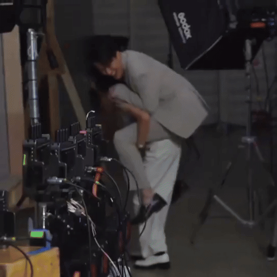 安恩真真的背起187公分張基龍！