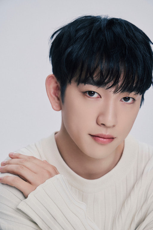 朴珍榮飾演政務總監的養子，同時也是總督府新任的精英翻譯官「 佐藤秀雄 / 金泰雄」