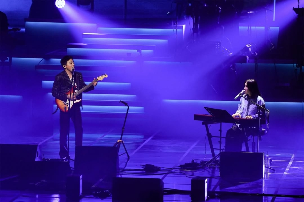 Gummy挺孕肚驚喜現身曹政奭演唱會