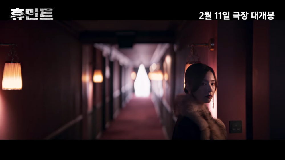 申世景則飾演在海參崴當地北韓餐廳工作的服務生「蔡善華」