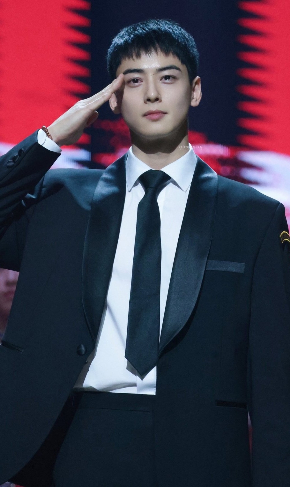 軍樂隊年末音樂會中擔任MC