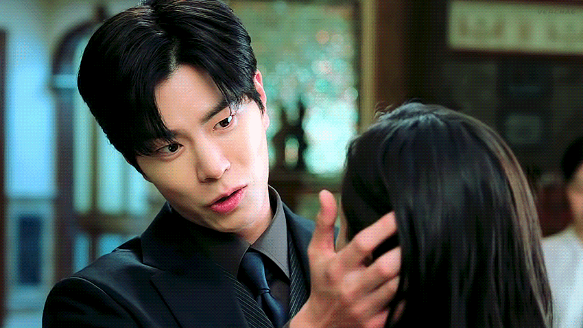 洪宗玄在《親愛的X》中飾演財閥瘋批「文道赫」