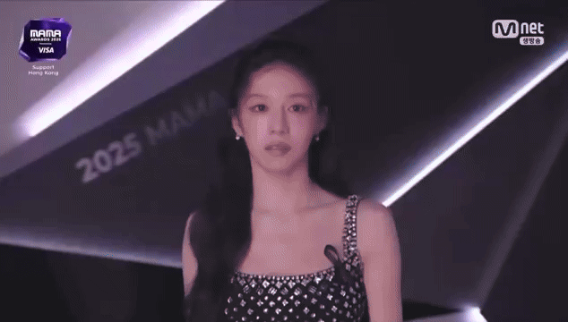 高允貞登MAMA「緊張到石化+聲音狂抖！」