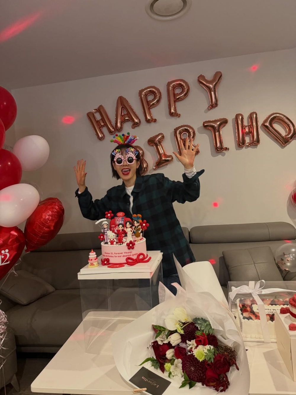 孫藝真在IG上傳多張慶生照