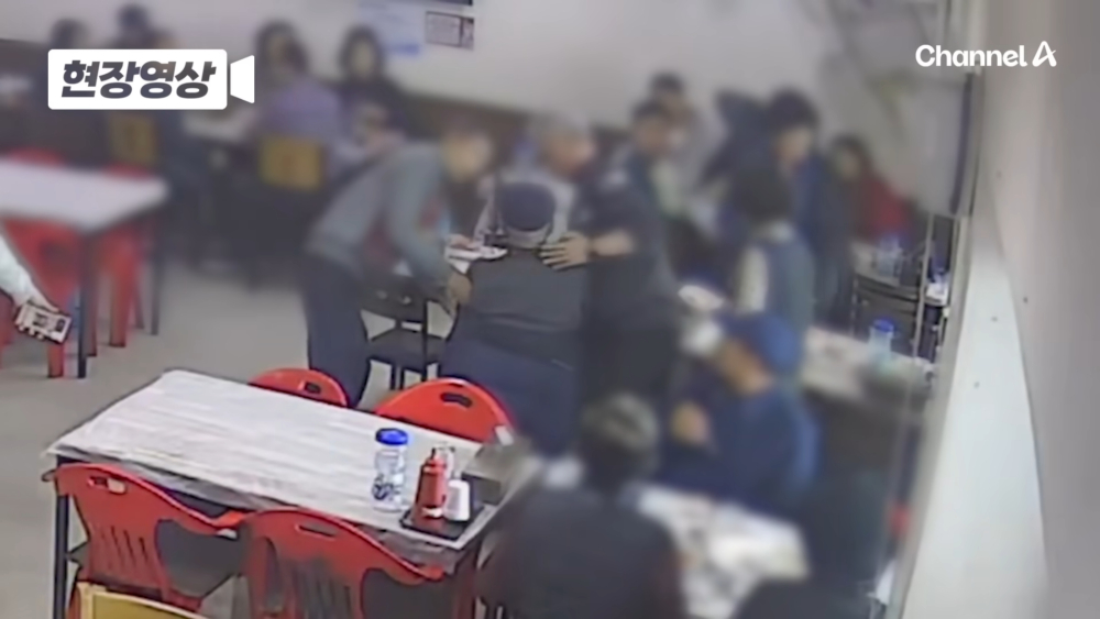 一名80多歲的老翁在餐廳中突然失去意識