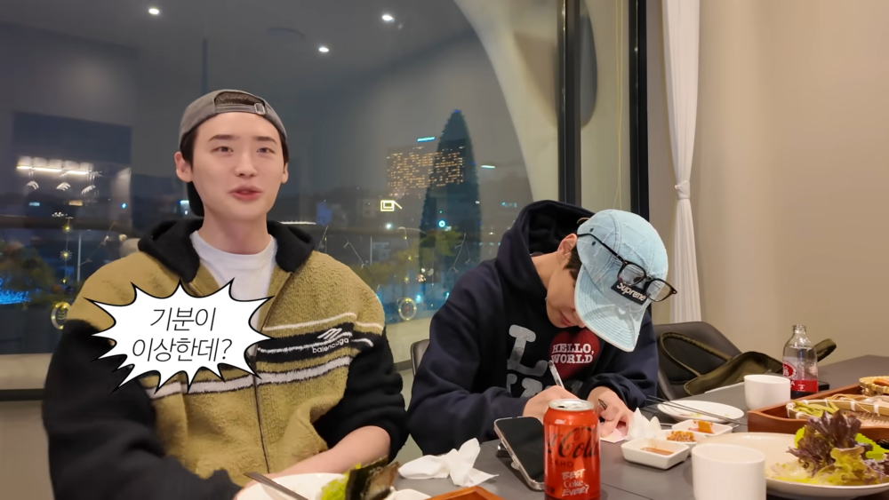 李鍾碩的外套被抓包IU也有同款