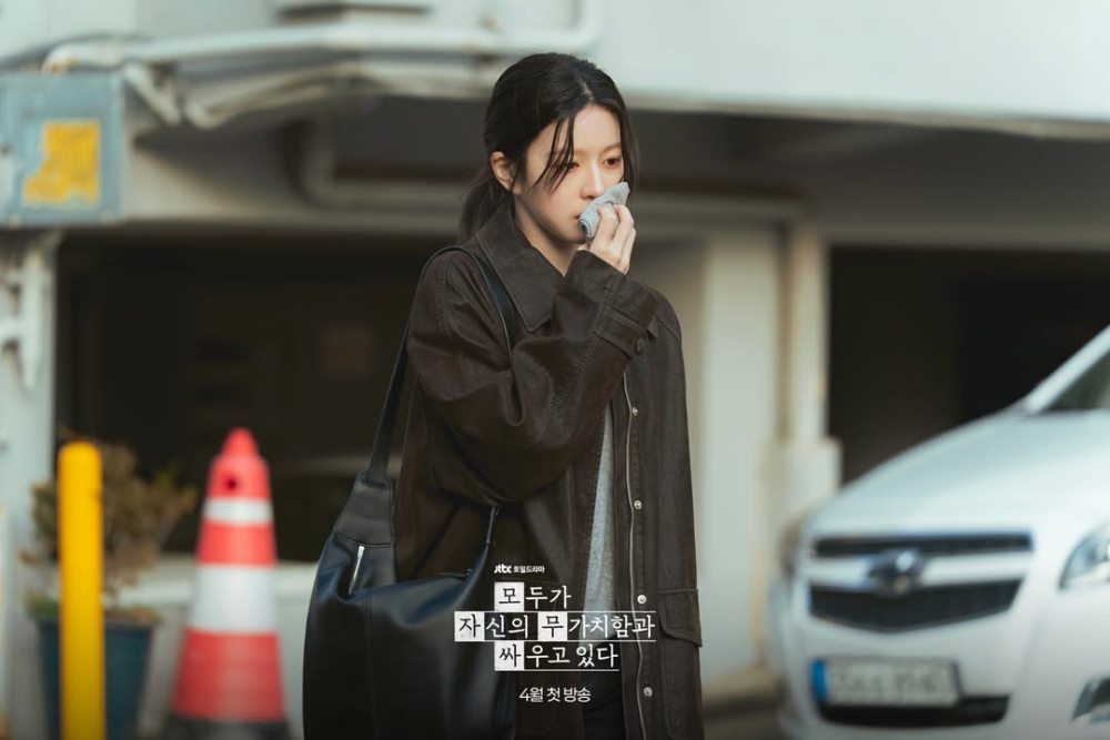 《所有人都在與自己的無價值對抗》高允貞劇照