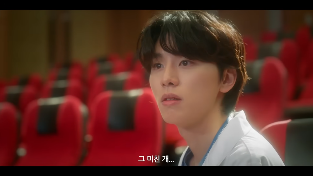 金宇錫則飾演金湯匙實習醫生「朴泰京」