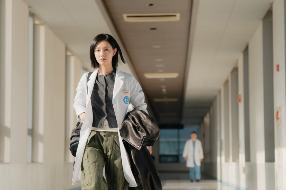 金智媛時隔2年回歸新劇《Doctor X》劇照曝光