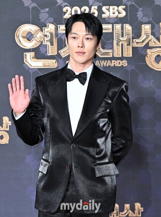 張基龍有望出演新劇《Line的法則》！化身「職場黑手黨」對抗權勢腐敗