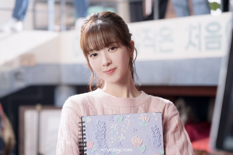 盧正義飾演夢想過著平凡的一天而努力的就業準備生「禹賢真」