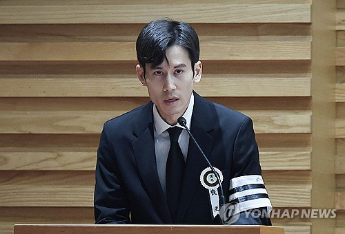 安聖基的長子安多彬代表遺屬致謝