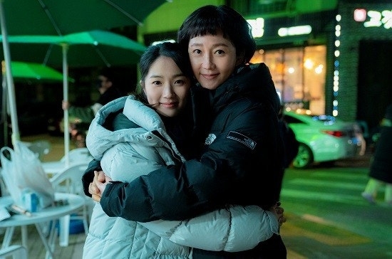 與廉晶雅繼《SKY Castle 天空之城》後時隔8年再度合作，出演犯罪電影《LAND》犯罪電影《LAND》