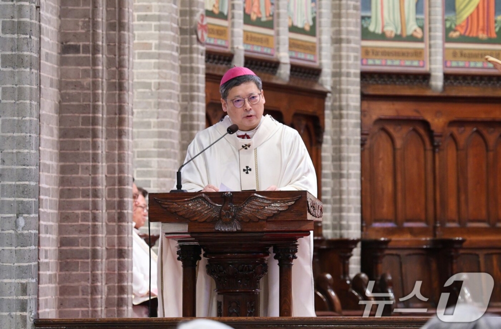 鄭順澤大主教在彌撒中追思安聖基