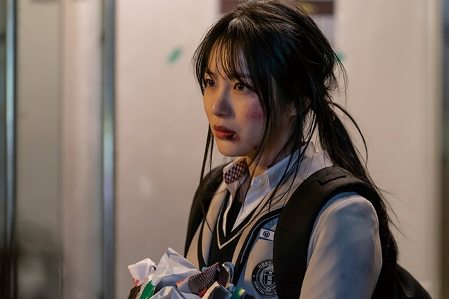 金清河將魂穿現代，附身被校園霸凌的女高中生「朴多真」