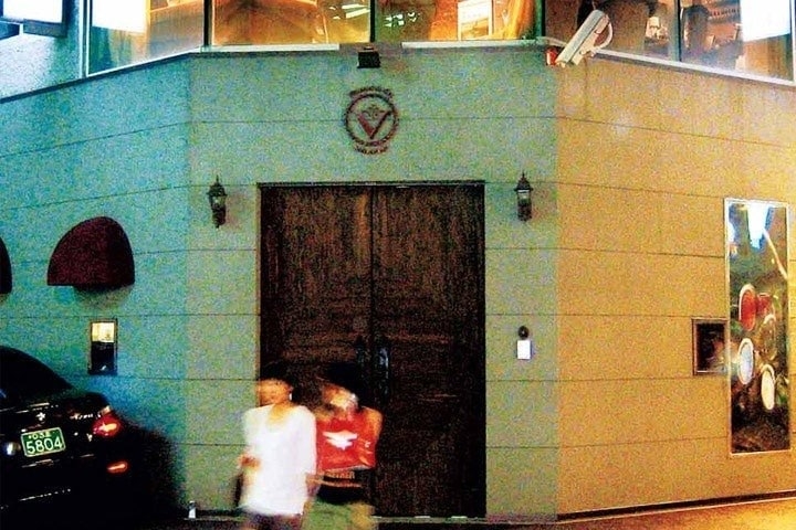 劇中「假奢侈名牌包」設定更被發現疑似影射韓國20年前轟動一時的「Vincent & Co.」假錶案