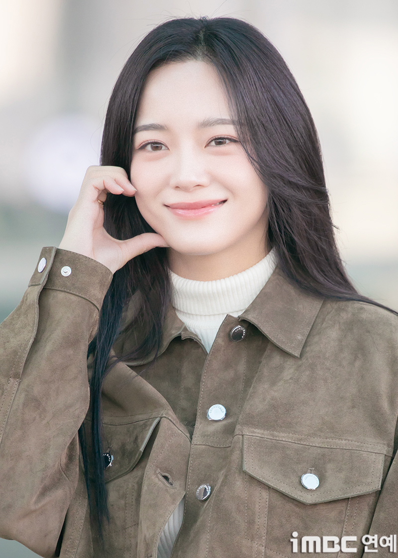 金世正有望主演漫改劇《女高中生王后》