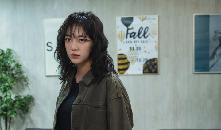 金清河將魂穿現代，附身被校園霸凌的女高中生「朴多真」