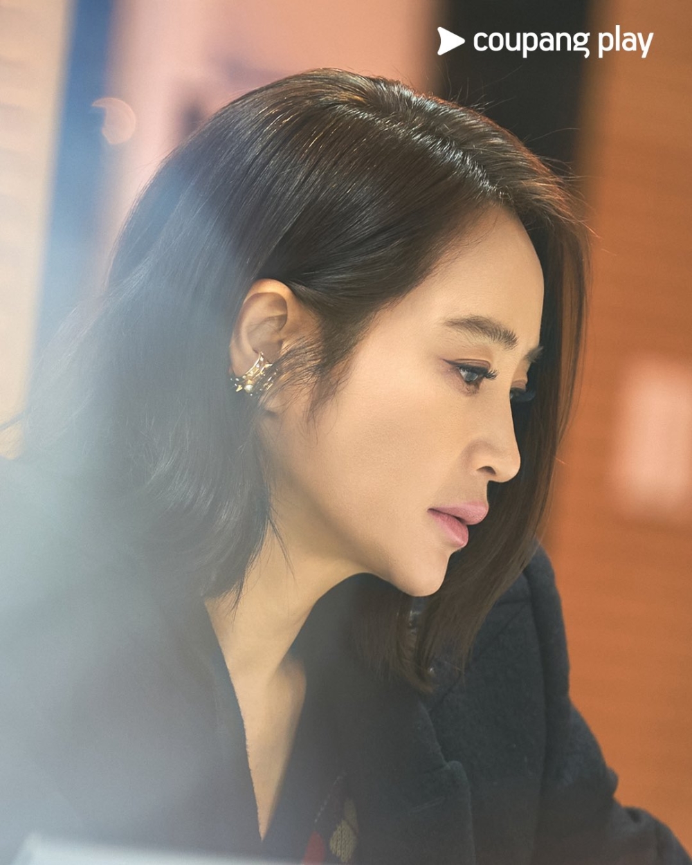 金憓秀飾演位對成功充滿野心的室內設計公司執行長，同時也是極具影響力的知名網紅「慶熙」