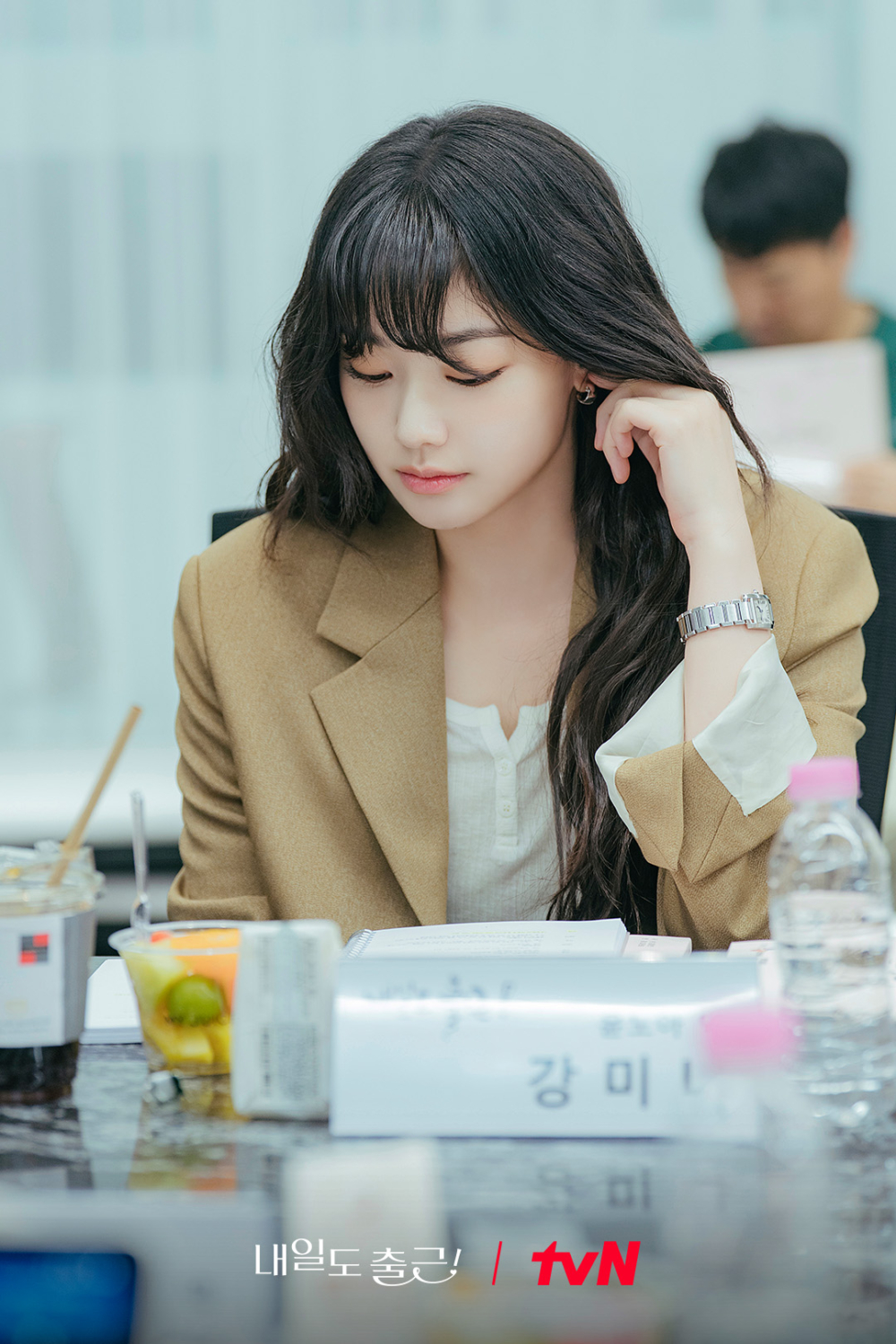 康美娜飾演數位家電事業部(DA)員工「尹諾雅」