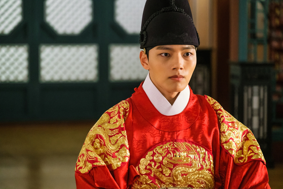 網友敲碗翻拍《擁抱太陽的月亮》可找呂珍九與金裕貞主演