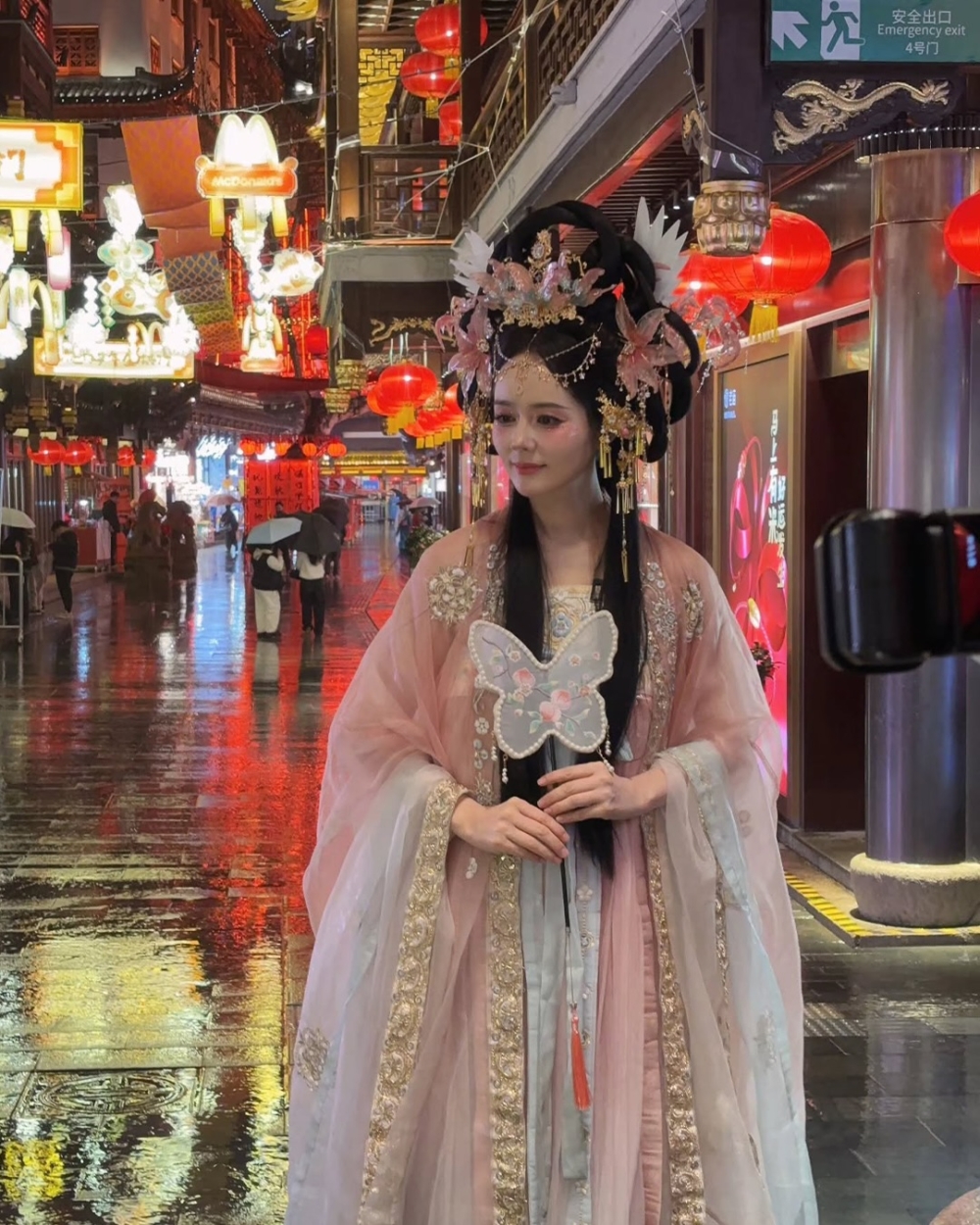 韓佳人網紅妝攝影側拍照