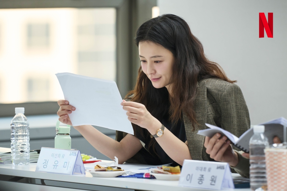 鄭裕美飾演男主角「金智勳」的妻子「李善熙」