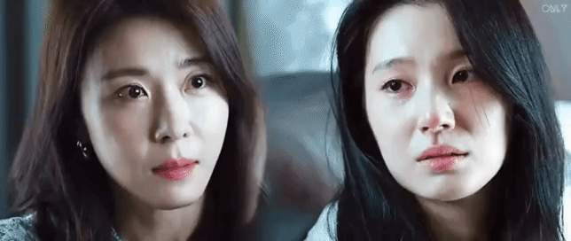 「秋尚雅和韓智秀是從出道就同甘共苦的夥伴，但在我看來，她們的關係不僅止於此，不只是友情，是愛情嗎？」