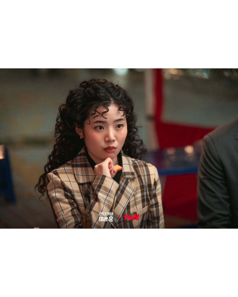 新人演員崔智秀近期在話題韓劇《臥底洪小姐》飾演活潑可愛的豪門千金「姜諾拉」而圈粉無數