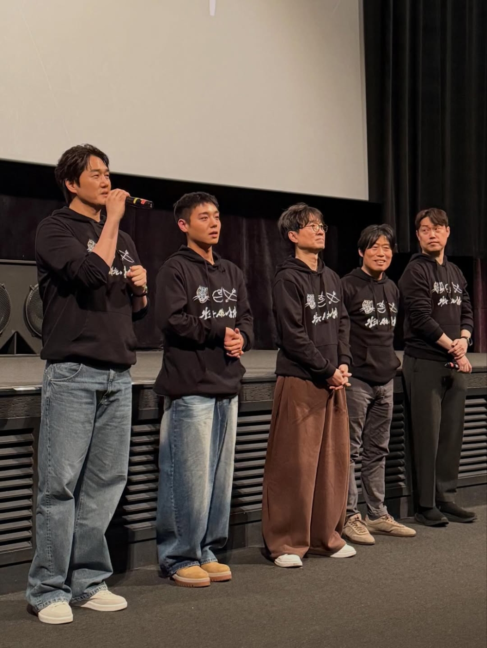 劉智泰與同組演員的體型差XD