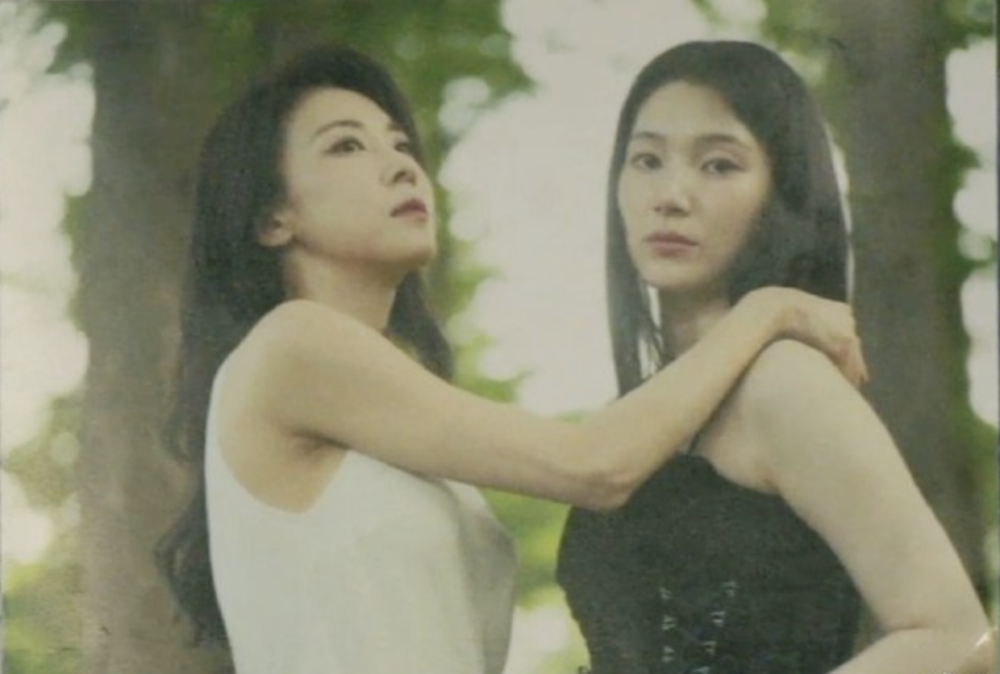 河智苑與韓東希上演女女戀