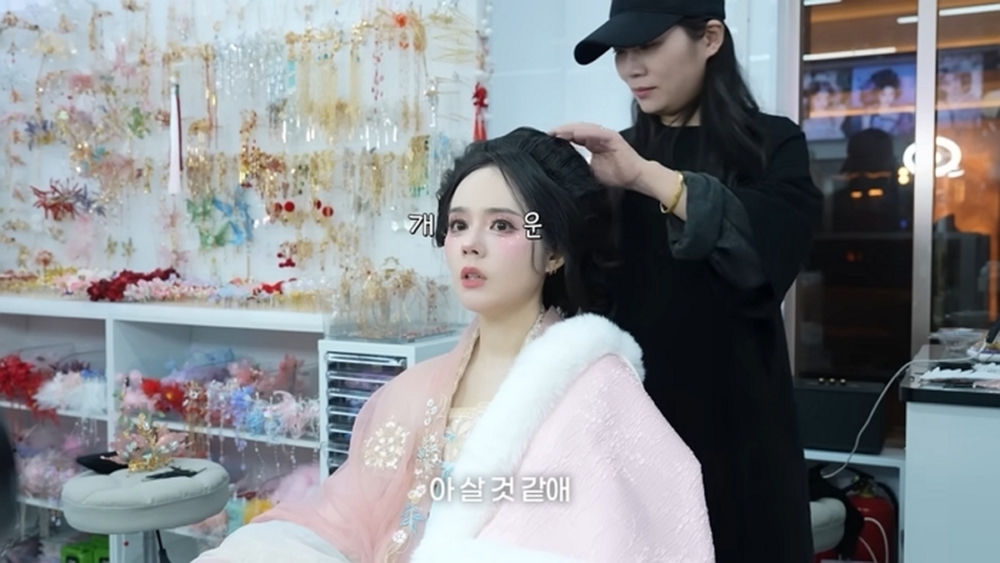 韓佳人感嘆拆下頭飾也是一大工程