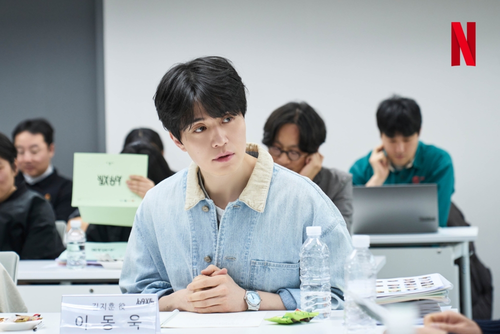 李棟旭在劇中飾演男主角「金智勳」