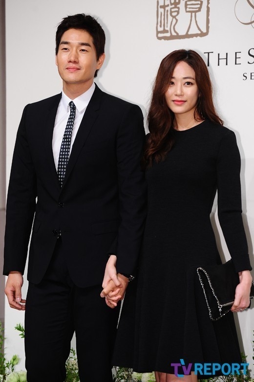 與妻子金孝珍結婚15年