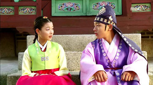 呂珍九、金裕貞《擁抱太陽的月亮》曾出演男女主角小時候