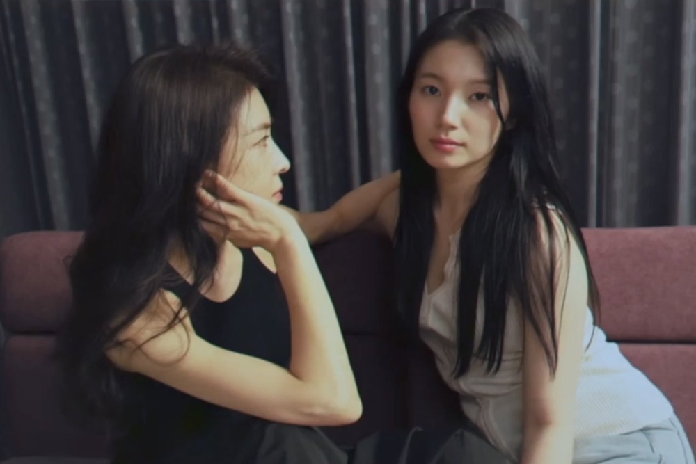 河智苑與韓東希上演女女戀