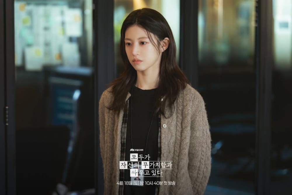 高允貞飾演電影公司製作人「邊恩雅」