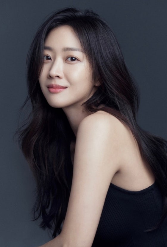 曹寶兒今年2月升格人母