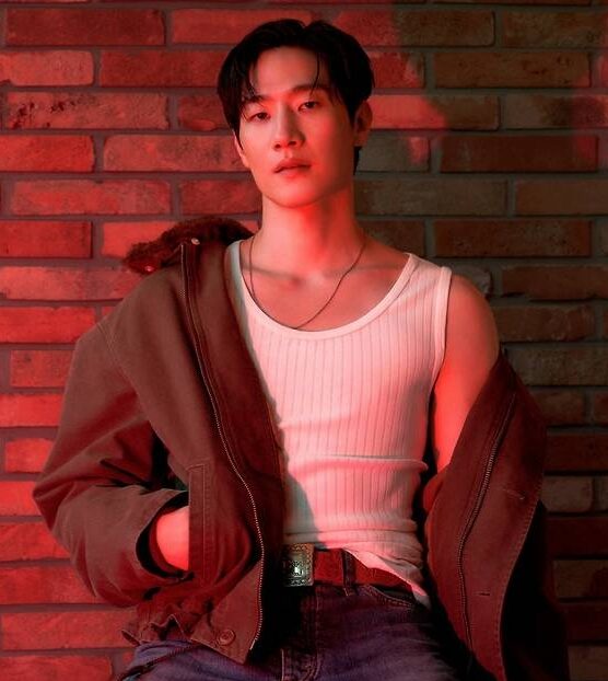 魯常泫飾演自由接案設計師