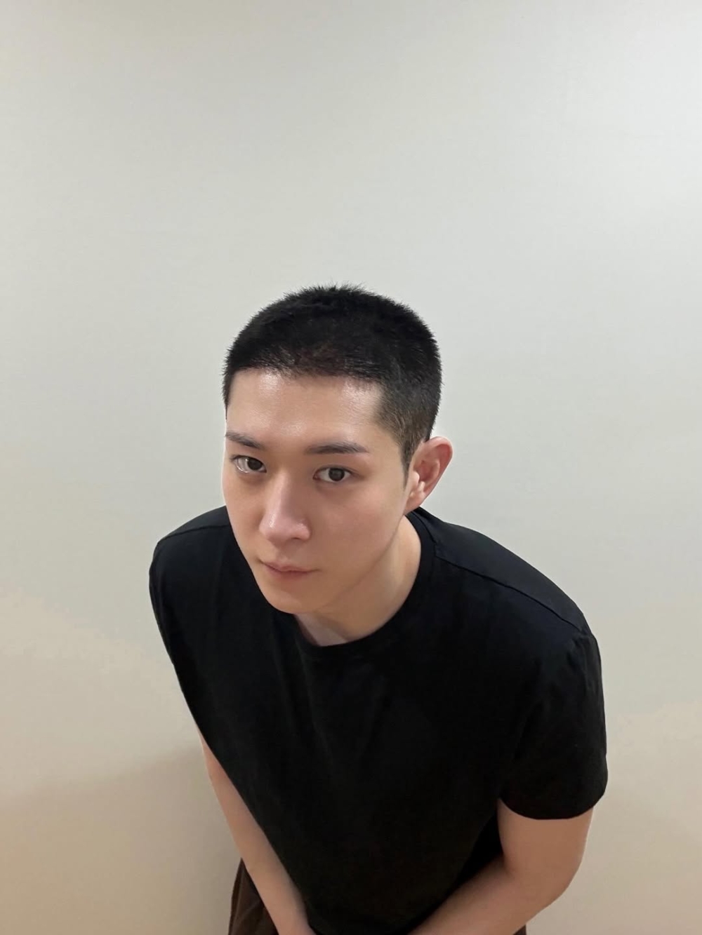 金永大今日入伍曬平頭照！霸氣請客10年團隊太暖，坦言不懼空白期：回歸再續新篇章