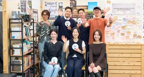 《努力克服自卑的我們》的主演們以各自方式參與「發呆大賽」