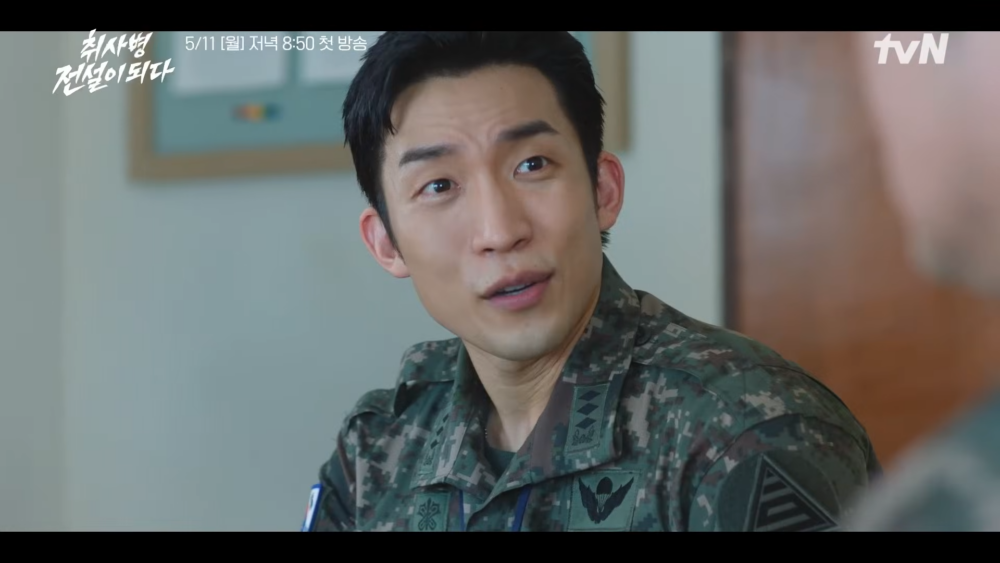 李相二則特別出演中隊長「黃碩浩」