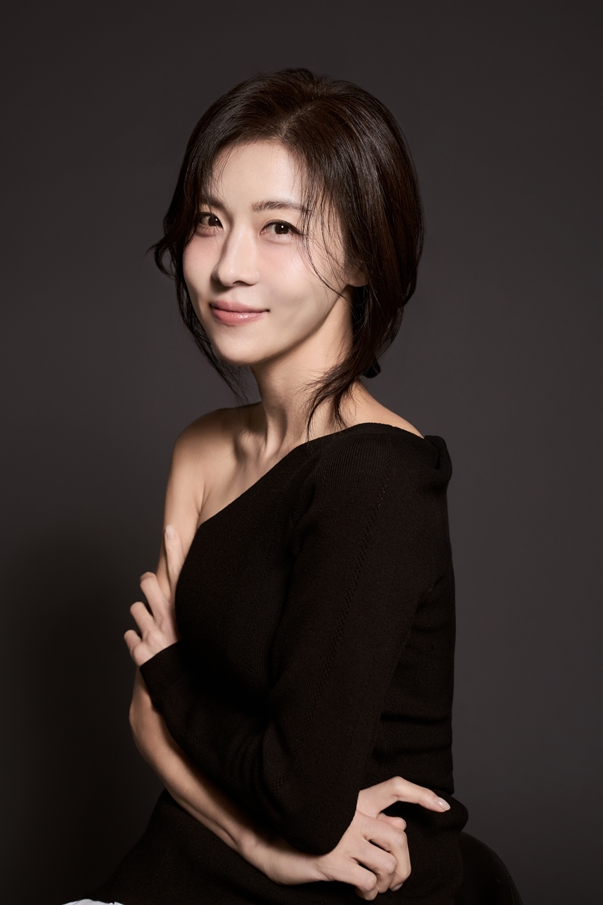 ：拍完後我們一起看回放，發現畫面既和諧又唯美，還互相誇讚彼此很搭，合作起來也非常有默契