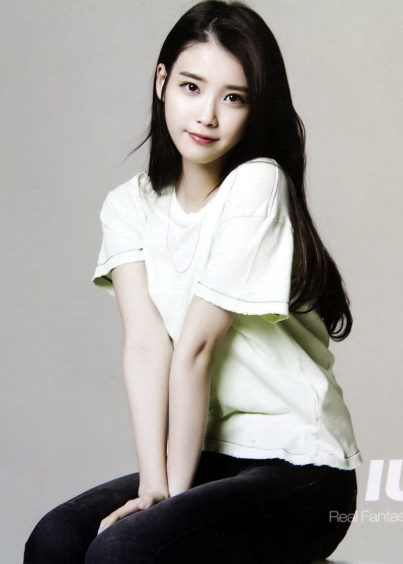 IU當時20歲拍攝的公式照