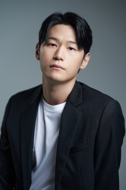 李學周飾演李康泰的左右手「韓相九」