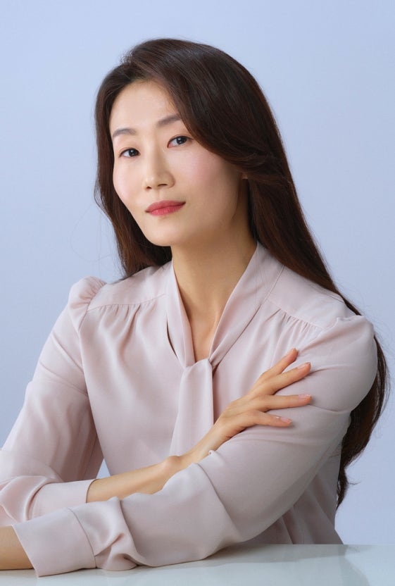 金英雅飾演貼身保護瑞珍的安全的刑警「美卿」