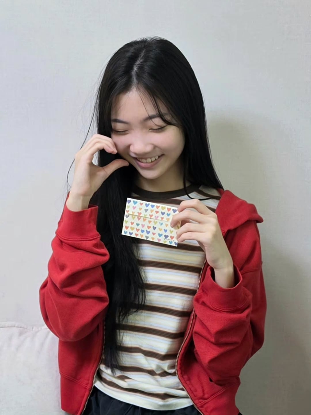 飾演愛純童年的金泰妍