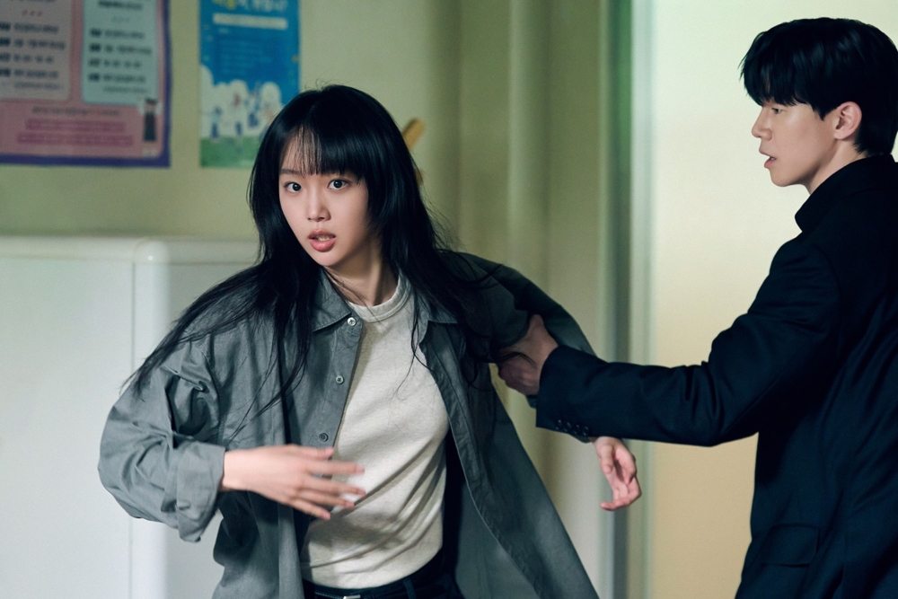 秦基周飾演特種部隊出身的教育權保護局實戰部隊「任韓林 」