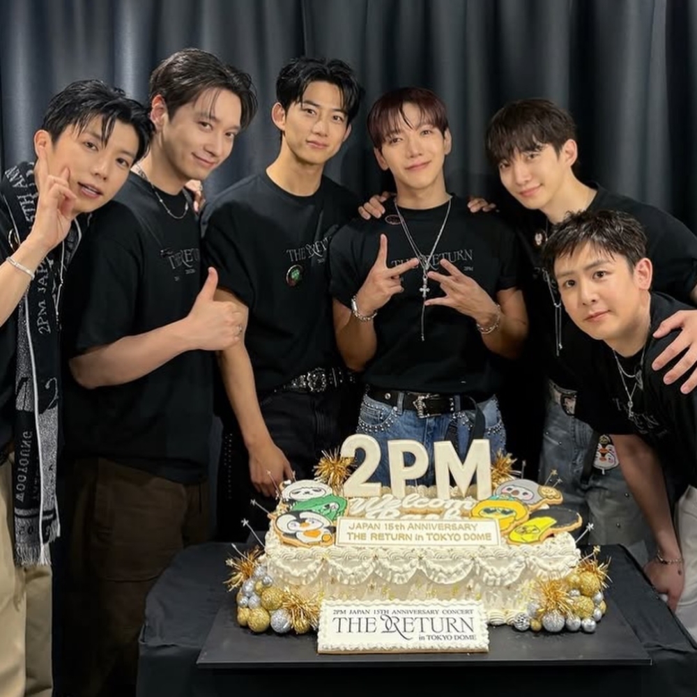 2PM成員後台大合照，Nichkhun顏值回歸